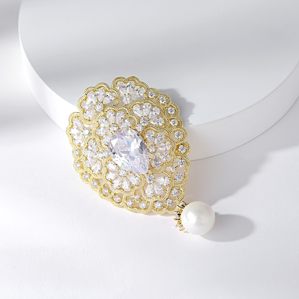 Picture of Bulk Gold Plated White Brooche Direct from Factory