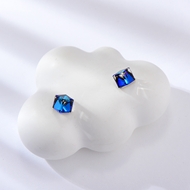 Picture of Wholesale Platinum Plated Small Stud Earrings with No-Risk Return