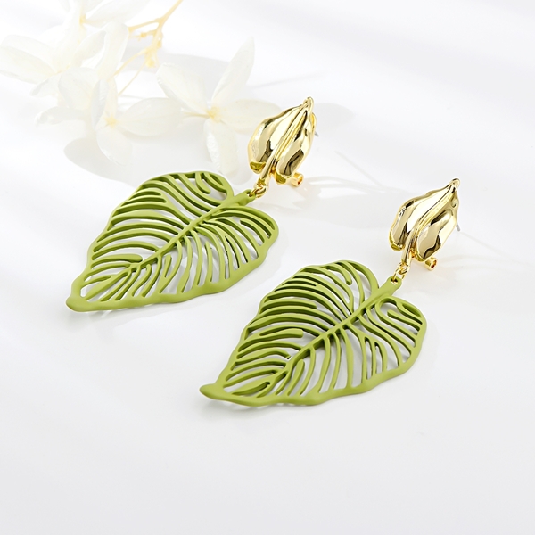 Picture of Zinc Alloy Green Dangle Earrings From Reliable Factory