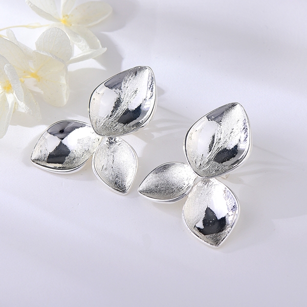 Picture of Dubai Big Big Stud Earrings with Fast Delivery