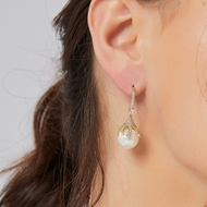 Picture of Eye-Catching White Flowers & Plants Earrings with Member Discount