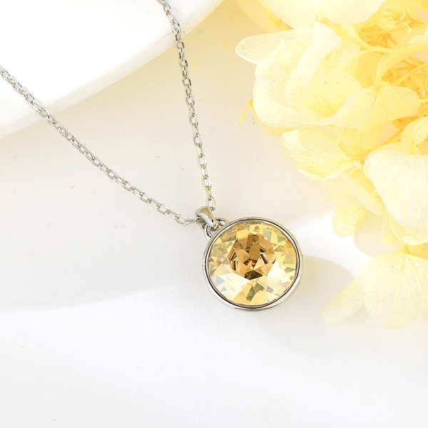 Picture of Low Cost Platinum Plated Small Pendant Necklace with Low Cost